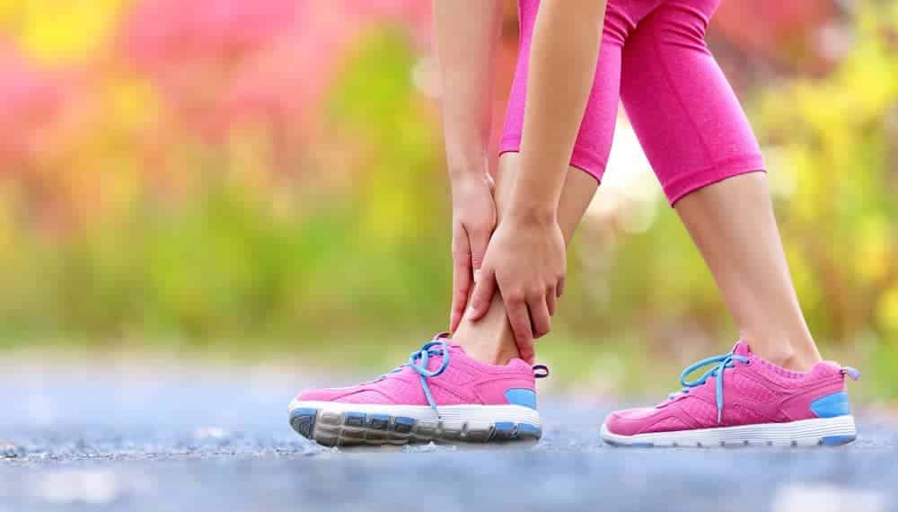 Lesión deportiva en foot and ankle, tratamiento ofrecido por los podólogos